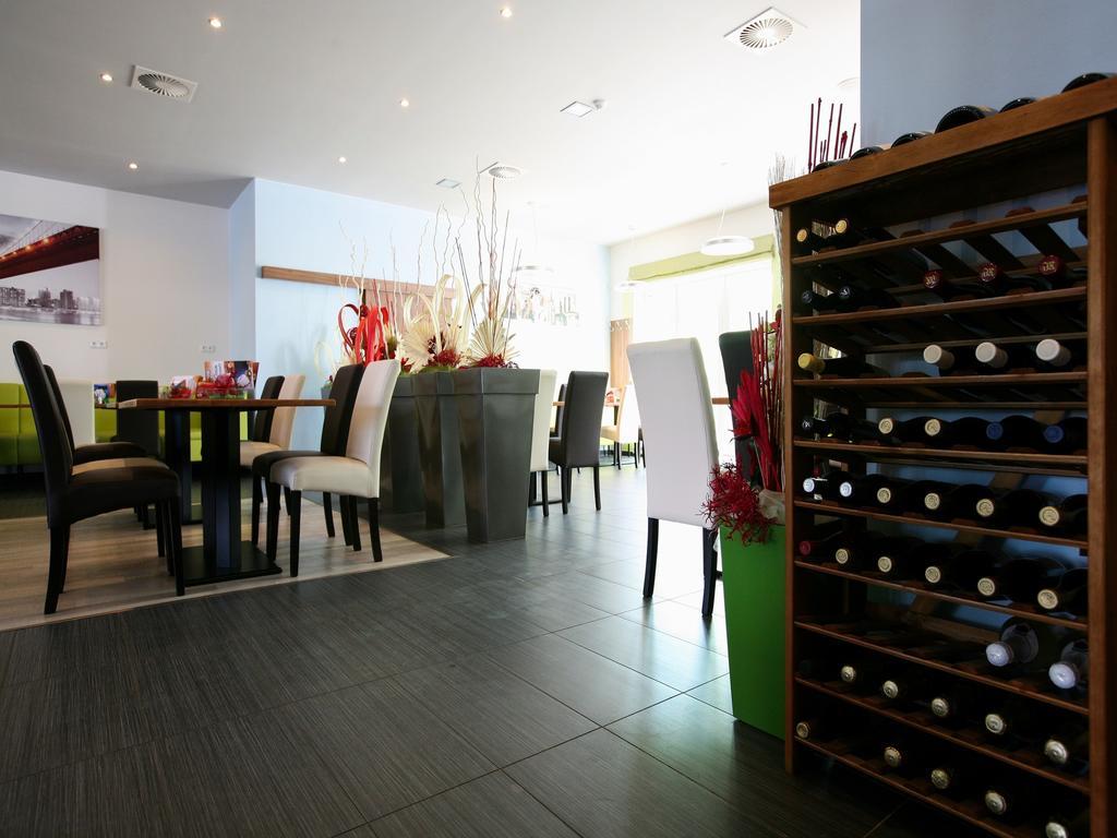 Nad Kralovnou Hotel & Restaurant Prague Ngoại thất bức ảnh