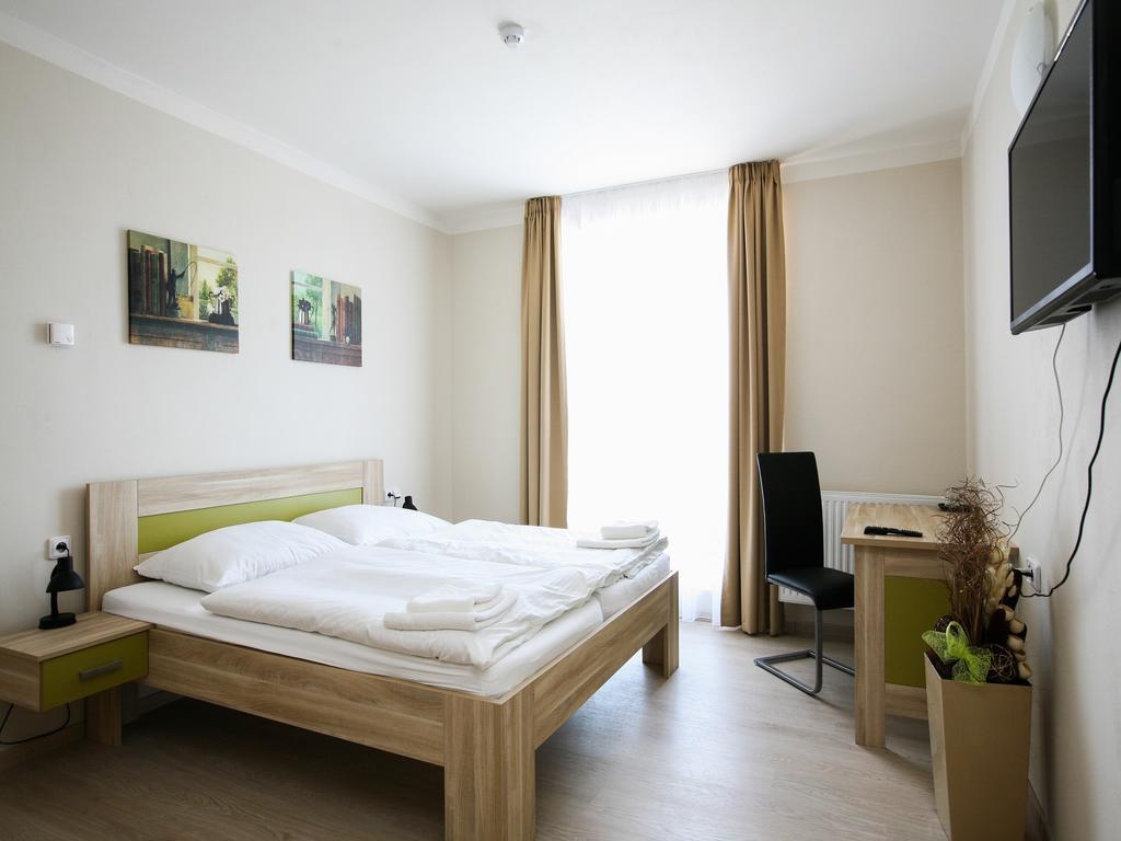 Nad Kralovnou Hotel & Restaurant Prague Ngoại thất bức ảnh