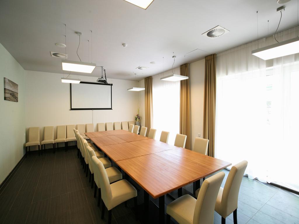 Nad Kralovnou Hotel & Restaurant Prague Ngoại thất bức ảnh