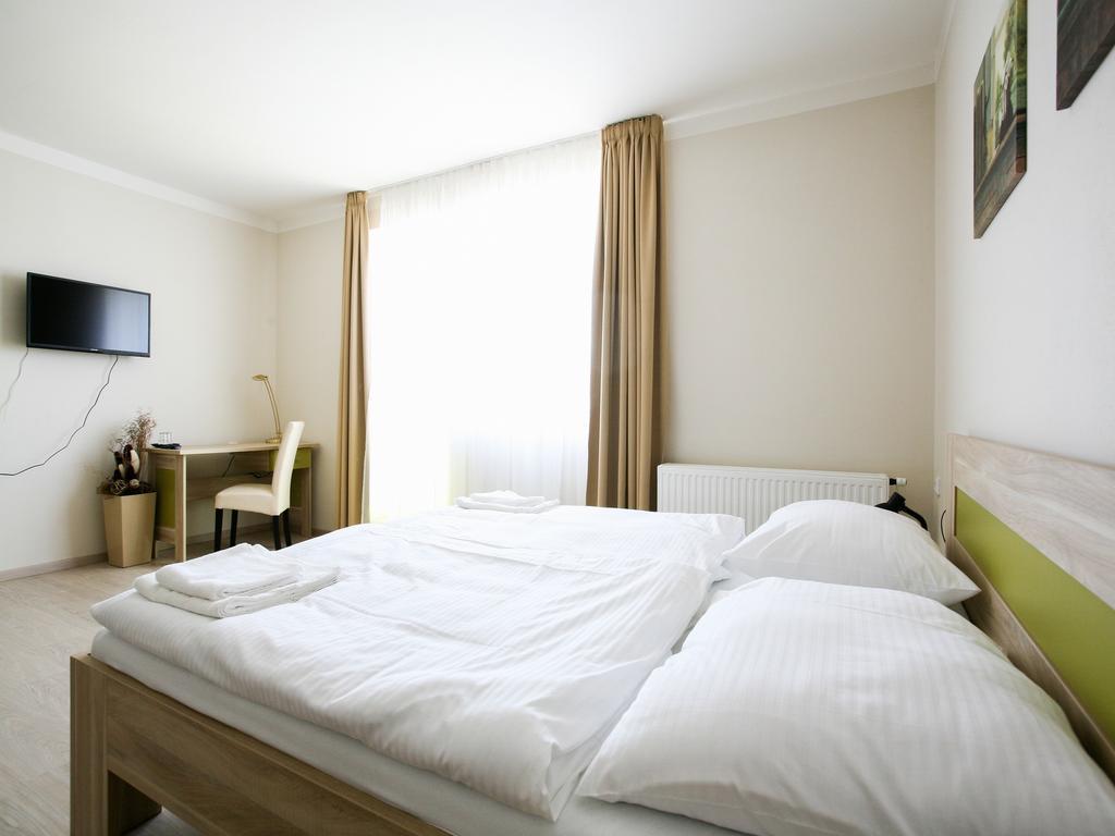 Nad Kralovnou Hotel & Restaurant Prague Phòng bức ảnh