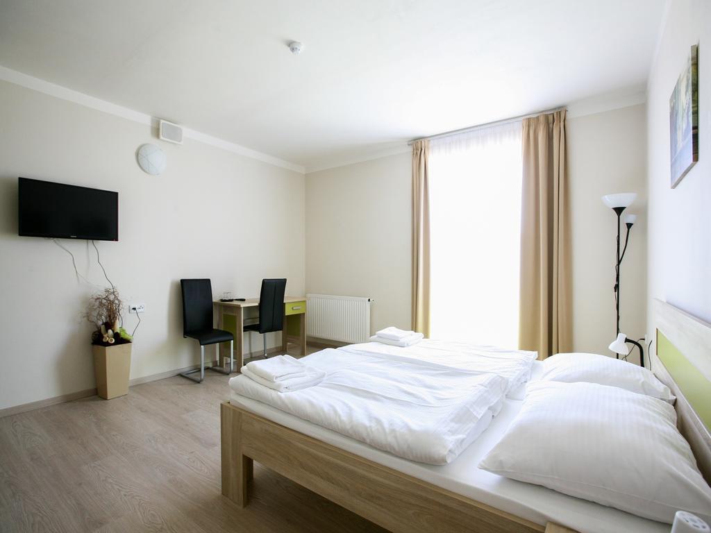 Nad Kralovnou Hotel & Restaurant Prague Phòng bức ảnh