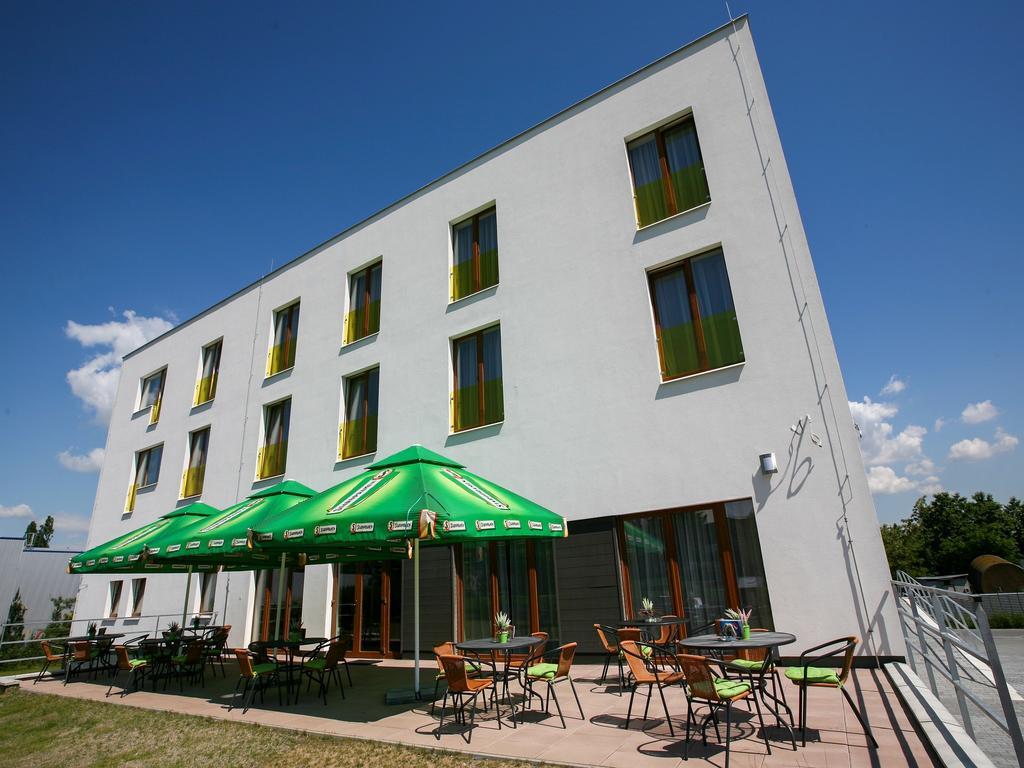 Nad Kralovnou Hotel & Restaurant Prague Ngoại thất bức ảnh