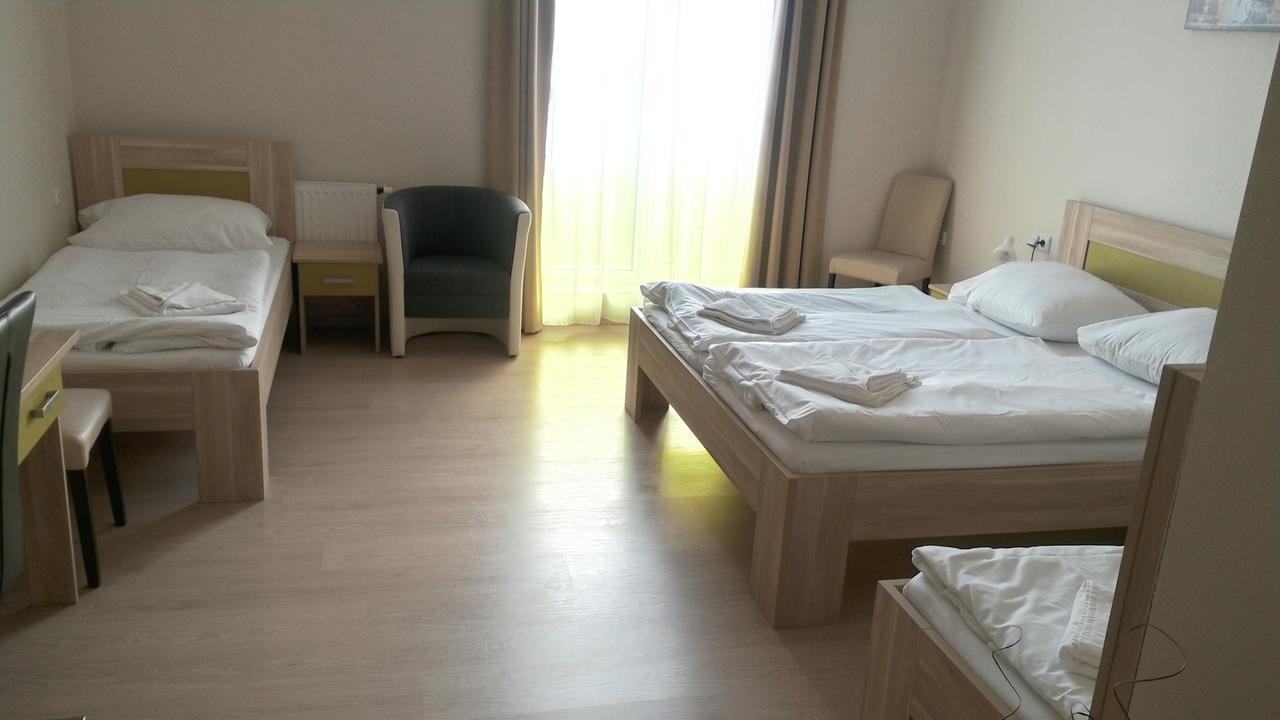 Nad Kralovnou Hotel & Restaurant Prague Ngoại thất bức ảnh