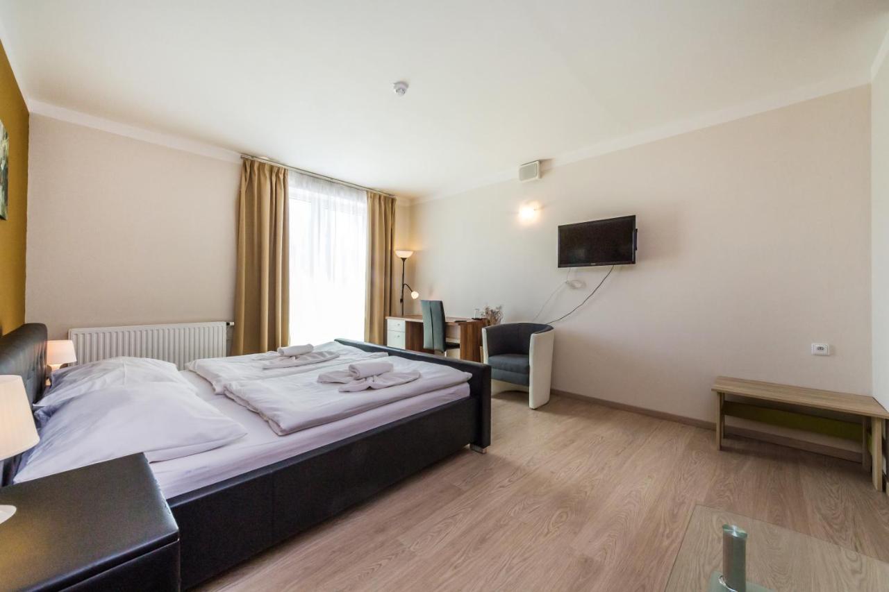 Nad Kralovnou Hotel & Restaurant Prague Ngoại thất bức ảnh