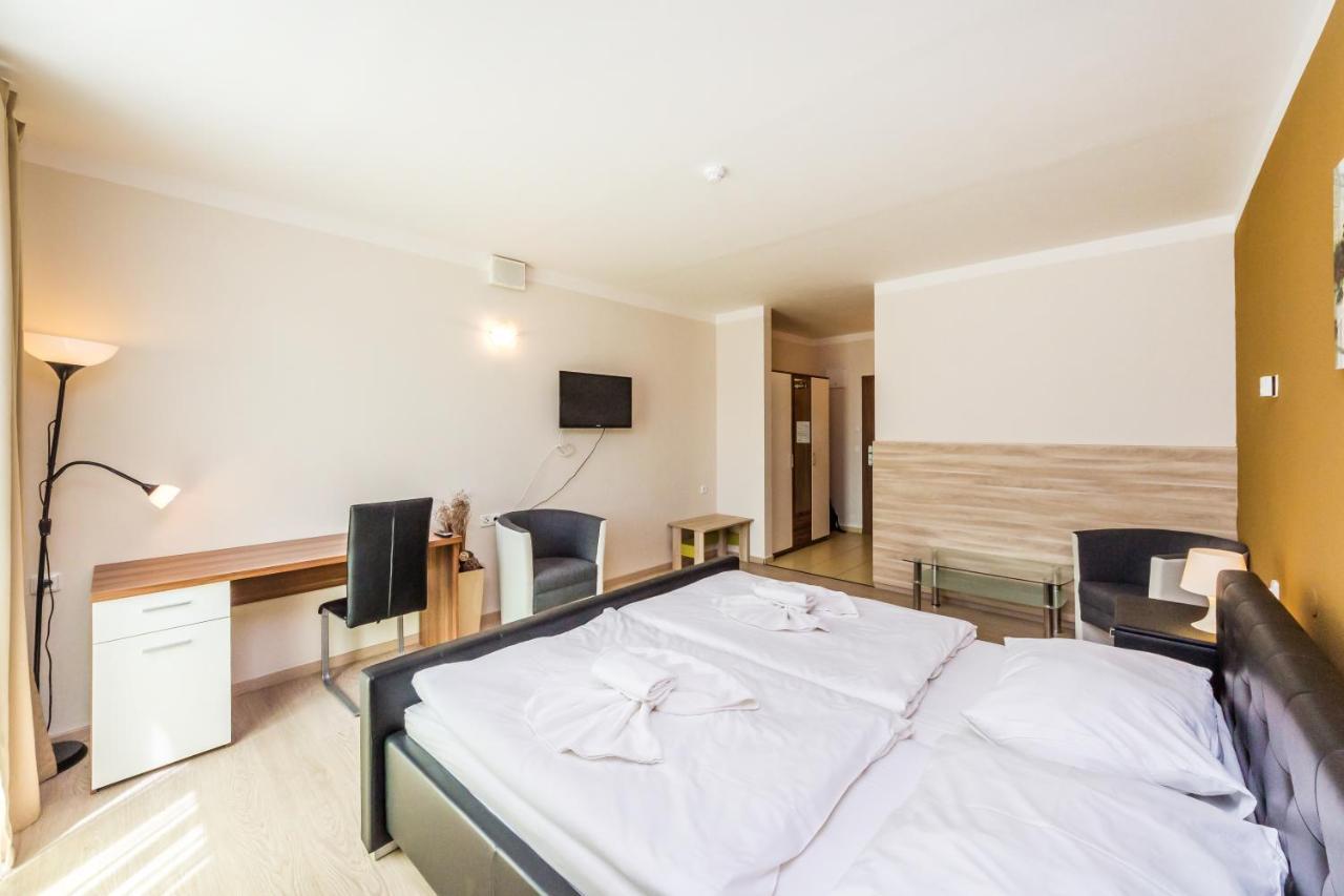 Nad Kralovnou Hotel & Restaurant Prague Ngoại thất bức ảnh