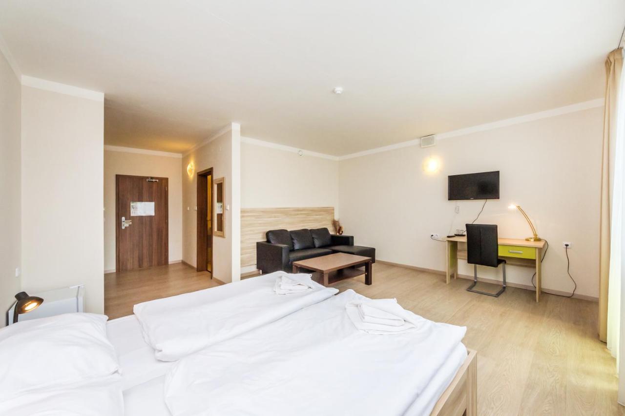 Nad Kralovnou Hotel & Restaurant Prague Ngoại thất bức ảnh